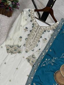 Presentamos la Nueva Colección de Salwar Kameez Pakistaníes Listos para Usar, con Bordados y Lentejuelas, Top-Sharara-Dupatta para Bodas y Eventos - Product Image 3