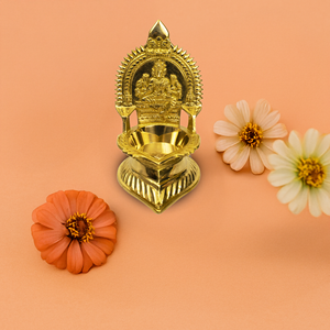 Lámpara de Pooja Artesanal de Latón Varahi Amman Vilakku, Diosa Sagrada Varahi Deepam - Product Image 3