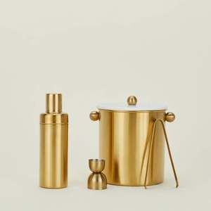 Cubo de hielo de latón puro de diseño para enfriar botellas de champán y una opción de regalo perfecta para inauguración de casa o aniversario. - Product Image 3