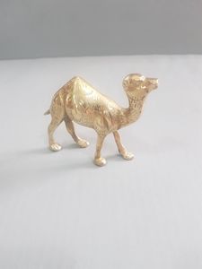 Sculpture de chameau décorative en laiton moulé à la main pour l'aménagement d'événements culturels et l'accent artistique de la maison - Product Image 2