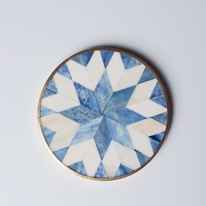 Juego de posavasos de madera natural hechos a mano con resina navideña, posavasos de madera personalizados para restaurante de 5 estrellas - Product Image 6