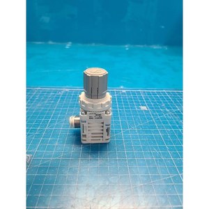 Régulateur de vide SMC IRV10A-C08, utilisé comme pièce détachée pour équipement semi-conducteur d'occasion - Product Image 5