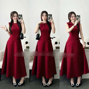 Robe longue élégante en soie unie pour femme, à manches courtes, alliant parfaitement élégance, confort et polyvalence pour toutes les occasions. - Product Image 3