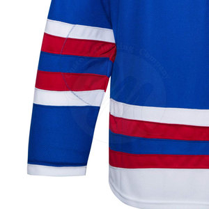 Camiseta de hockey sobre hielo con tela resistente al sudor y diseño ligero, ideal para entrenamiento de atletas y uso en deportes de equipo. - Product Image 3