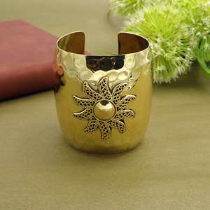 กำไลข้อมือทองเหลืองลายดอกไม้โบราณ ดีไซน์โบฮีเมียน ของขวัญสุดพิเศษ - Product Image 4