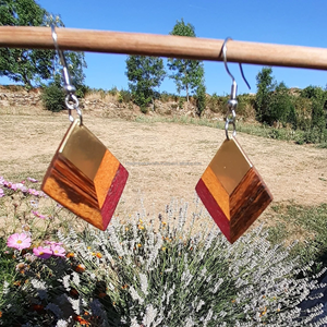 Boucles d'oreilles gravées au laser personnalisées avec perle élégante, parfaites pour les mariages, les fiançailles, les fêtes et les cadeaux personnalisés réfléchis - Product Image 1