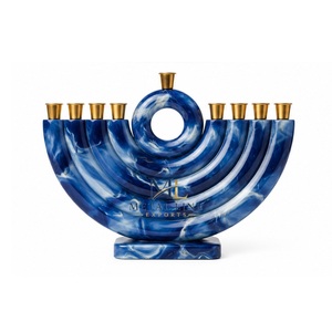 Menorah de Resina Rosa Marmoleada de 9 Ramas, Candelabro de Hanukkah, Judaica Israelí Contemporánea, Menorah de Lucite, Venta al por Mayor - Product Image 6