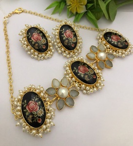 Ensemble de collier et boucles d'oreilles en laiton plaqué or de qualité supérieure, style antique fusion, pour femmes, idéal pour un cadeau de mariage ou d'anniversaire - Product Image 2