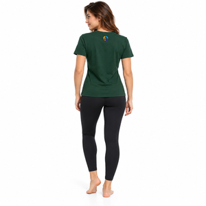 La tela de fácil cuidado hace que la camiseta de mujer sea práctica para el uso diario, con un estilo suave y cómodo, un diseño limpio y una forma impecable después de repetidas usos. - Product Image 4