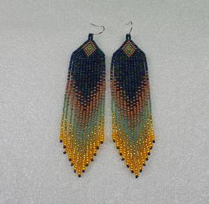 Boucles d'oreilles à pampilles perlées faites à la main avec un design dégradé de couleurs, bijoux de style moderne pour femmes, perlage personnalisée - Product Image 4