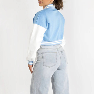 แจ็คเก็ตวาร์ซิตี้แบบครอปสั่งทำได้ ความหนาตามมาตรฐาน ขายดีที่สุด ราคาส่งถูก แจ็คเก็ตเบสบอลผู้หญิงแบบครอปท็อป รับผลิตแบบ OEM - Product Image 3