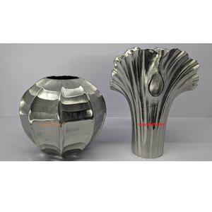 Florero de Metal Hecho a Mano para Decoración de Piso para Apartamentos Modernos, Florero de Mesa con Acabado Negro - Product Image 2