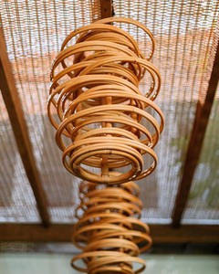 โคมไฟเพดานทรงกรวยหวายสานทำมือ ยี่ห้อ NhatMinh เคลือบสีฝุ่น น้ำหนักเบา เป็นมิตรกับสิ่งแวดล้อม ดีไซน์หรูหราทันสมัย - Product Image 4