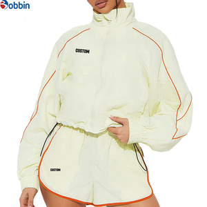 Conjunto Deportivo de 2 Piezas para Mujer, Estilo Hip Hop, Color Crema con Rayas Rojas, Corte Holgado, Manga Larga, Pantalones Cortos, Ropa Casual de Primavera/Verano - Product Image 4
