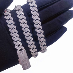 Collar de Cadena Cubana Personalizado con Diamantes de Imitación, Suministro Directo de Fábrica, para Estilo Urbano y de Rapero, Disponible para la Venta - Product Image 3