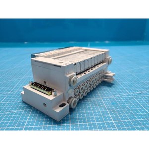 Conjunto de Válvulas Solenoides SMC VQ1200-51 + VQ1100Y-5 Usado Como Está, Piezas de Equipos Legacy Semiconductor - Product Image 1