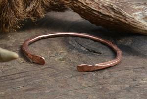 Bracelet manchette artisanal en cuivre pur forgé, style antique, en métal massif, finition polie, bijou de guérison organique, pour hommes et femmes, OEM - Product Image 3