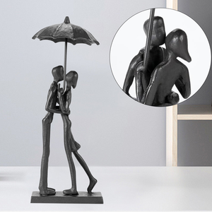 Sculpture artisanale en métal de couple sous parapluie, figurine romantique d'amoureux s'embrassant, statue d'amour moderne, décoration de table pour la maison - Product Image 6