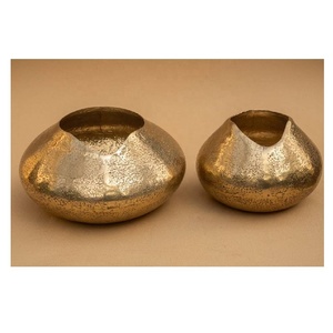 Ensemble de 3 pots à fleurs ronds en métal profond faits à la main, en laiton antique, pour la décoration intérieure et extérieure de la maison et du jardin - Product Image 3