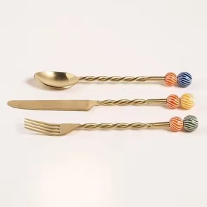 Ensemble élégant de cuillères, fourchettes et couteaux de table en acier inoxydable de haute qualité pour restaurant, hôtel, cuisine et service - Product Image 5