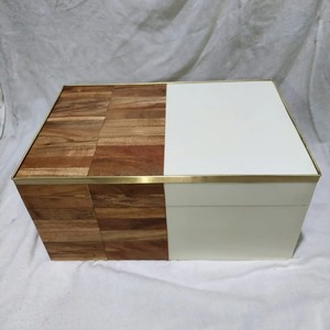 Caja de Joyería Cuadrada de Madera y Resina Hecha a Mano con Diseño Tallado, Plegable y Apilable para Sala de Estar - Venta al por Mayor desde India - Product Image 5