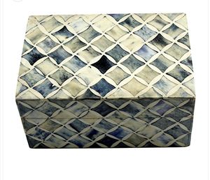 Elegante caja de joyería artesanal de resina, solución de almacenamiento de diseño artístico único para tesoros preciosos, decoración del hogar - Product Image 3