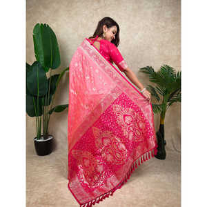 Sari de Seda Tejida Banarasi Jaal Zari Rosa Bebé, Ropa India y Pakistaní de Elite Weaves - Product Image 4