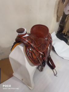 Selle de cheval d'équitation occidentale Ranch Selle de cheval de coupe Selle d'équitation de plaisir en cuir véritable faite à la main avec un design professionnel - Product Image 4