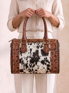 Sac bandoulière en similicuir à motif floral gaufré avec fermeture éclair, doublure en nylon, léger, idéal pour les voyages quotidiens - Product Image 4