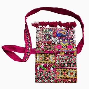 Sac bandoulière brodé Riwaayat Kambhari, très demandé, qualité supérieure, artisanat traditionnel, disponible à la vente - Product Image 4
