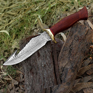 Couteau de chasse Bowie en acier inoxydable, lame à pointe dentelée, manche en plastique noir, personnalisable OEM pour le camping et les activités de plein air - Product Image 6