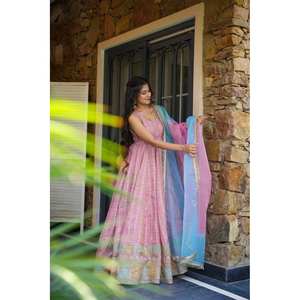 Vestido de Diseñador con Anarkali y Dupatta, Perfecto para Fiestas, Talla XS - Product Image 1