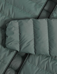 Veste matelassée tendance en toile à col montant et fermeture éclair intégrale, respirante, coupe-vent, pour le sport de plein air, veste d'hiver avec logo frontal pour homme - Product Image 3