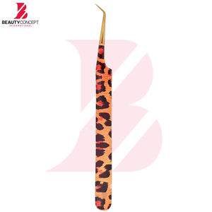 Pinces à cils personnalisées à motifs imprimés, ensemble de pinces à cils professionnelles en acier inoxydable à pointe en fibre pour volume avec embouts plaqués or - Product Image 4