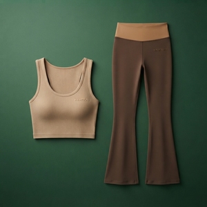 Ensemble de yoga contrastant beige et marron pour femme : débardeur court et leggings évasés taille haute – Tenue de sport et fitness - Product Image 5