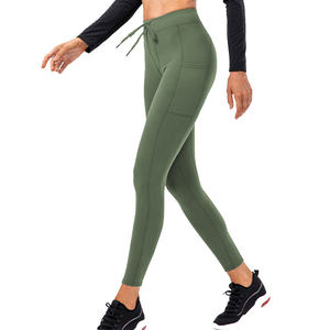 Leggings de yoga vert olive taille haute de haute qualité, longueur intégrale, extensibles dans quatre directions, avec cordon de serrage et logo imprimé - Product Image 2