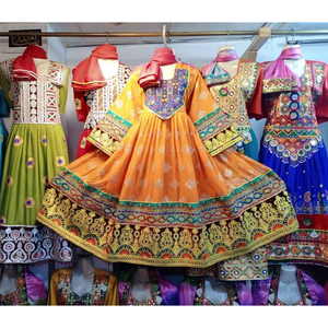 Vestido Tradicional Afgano para Mujer, Estilo Largo y Acampanado, con Bordado a Mano y Adornos de Espejos - Product Image 2