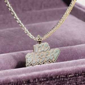Colgante de Lujo Hiphop con Letra Pequeña, Chapado en Oro Rosa, de Plata 925 Sólida Personalizada, con Moissanita VVS de Corte Brillante Certificado - Product Image 3