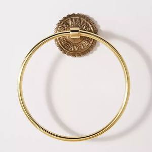Porte-serviette mural rond en laiton doré de luxe moderne pour une salle de bain élégante - Product Image 1