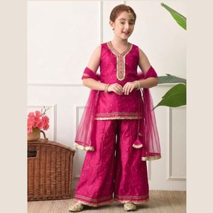 Conjunto Sharara de Algodón y Seda Suave con Bordado Rosa y Dupatta de Tela, Completamente Cosido, Ropa Étnica Infantil, Precio al por Mayor por Royal Export - Product Image 4