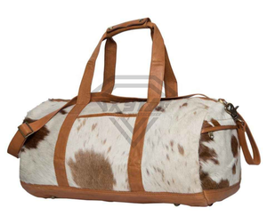 Bolsa de lona personalizada de cuero genuino de vaca con pelo real, estilo vintage occidental, para viaje, fin de semana o gimnasio. - Product Image 2