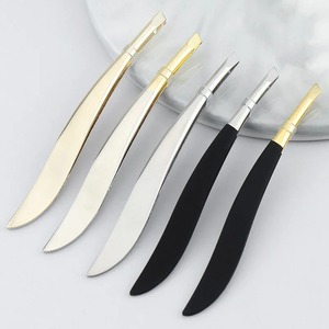 Pinzas para Cejas de Acero Inoxidable Chapadas en Oro de Lujo con Punta Curva y Puntiaguda, Antiestáticas, con Mango Cómodo, en Negro, Blanco y Plateado - Product Image 5