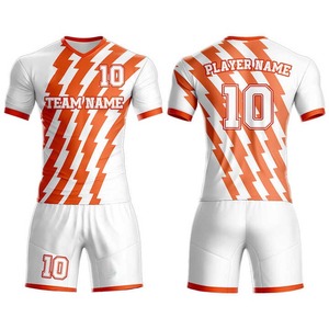 Uniforme de football personnalisé en gros, haute qualité, léger, extensible, à manches courtes, respirant, pour une utilisation en extérieur en été - Product Image 4