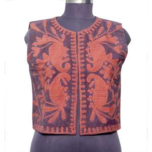 Chaleco de Invierno con Bordado Floral Único, Ecológico, Forro Cómodo, Chaqueta de Algodón de Inspiración Vintage para Mujer - Product Image 1