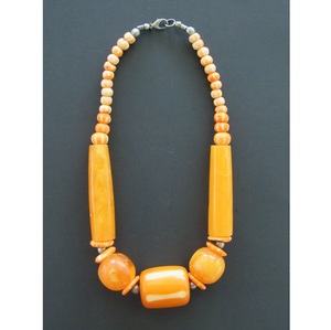 Collar con Colgante de Resina APEX ALIGN, Joyería Artística Hecha a Mano, Cadena Ajustable, Regalo para Mujer, Disponible en Todo el Mundo - Product Image 1