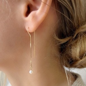 Pendientes de Hilo Dorado con Perla, Pendientes Colgantes con una Sola Perla, Joyería de Perlas Delicada y Minimalista, Pendientes Elegantes Hechos a Mano para Mujer, Regalo - Product Image 3