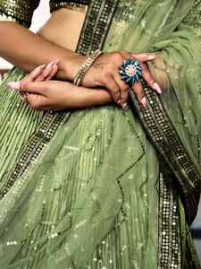 Ensemble Lehenga Vert à Paillettes Coupe A-Line en Satin avec Taille Empire, Dupatta en Tulle, Col en V, Imprimé Floral Brodé – Tenue de Mariage pour Femme - Product Image 6