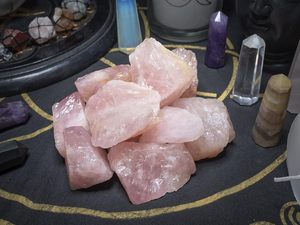 Pierre de quartz rose naturelle brute, cristal rose brut en vrac, spécimen minéral de guérison pour le wrapping de fils et la méditation des chakras - Product Image 3