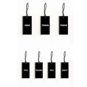 Etiquetas colgantes de calidad profesional para uniformes deportivos, que incluyen información de talla e instrucciones de cuidado. - Product Image 2