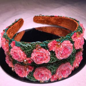 Bandeau pour cheveux brodé traditionnel avec des perles complexes faites à la main et un design décoratif élégant - Product Image 6